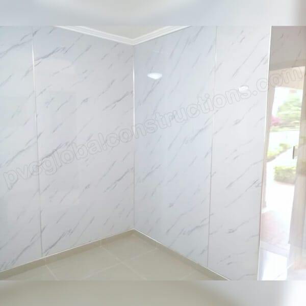Renueva tus paredes fácilmente con nuestras placas marmolizdas en
